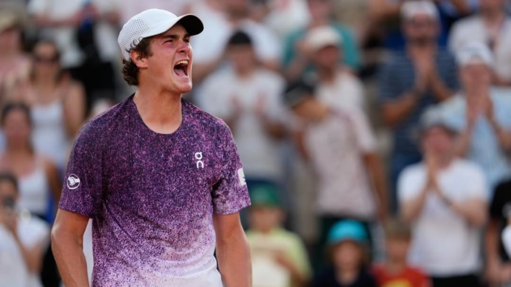 João Fonseca passa por francês e estreia com vitória em Roland Garros