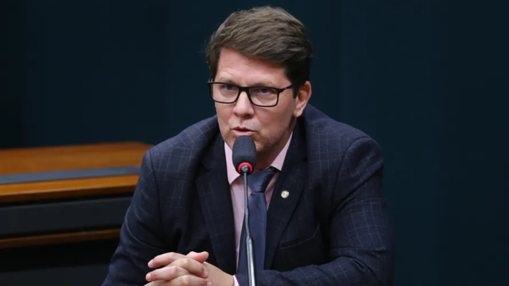 STF tenta localizar Mário Frias para esclarecer emendas destinadas a entidade ligada a filme sobre Bolsonaro