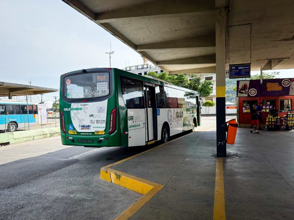 Lotação e atrasos em ônibus intermunicipais