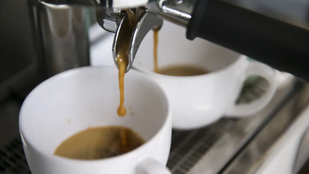 Café volta à mesa do brasileiro após queda nos preços