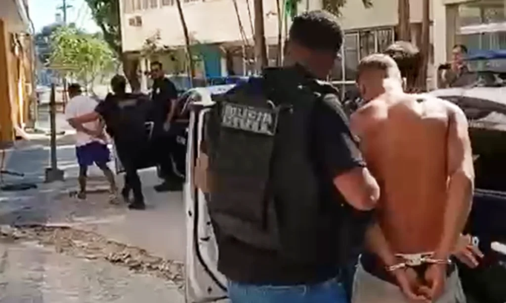 Dupla presa em Maricá