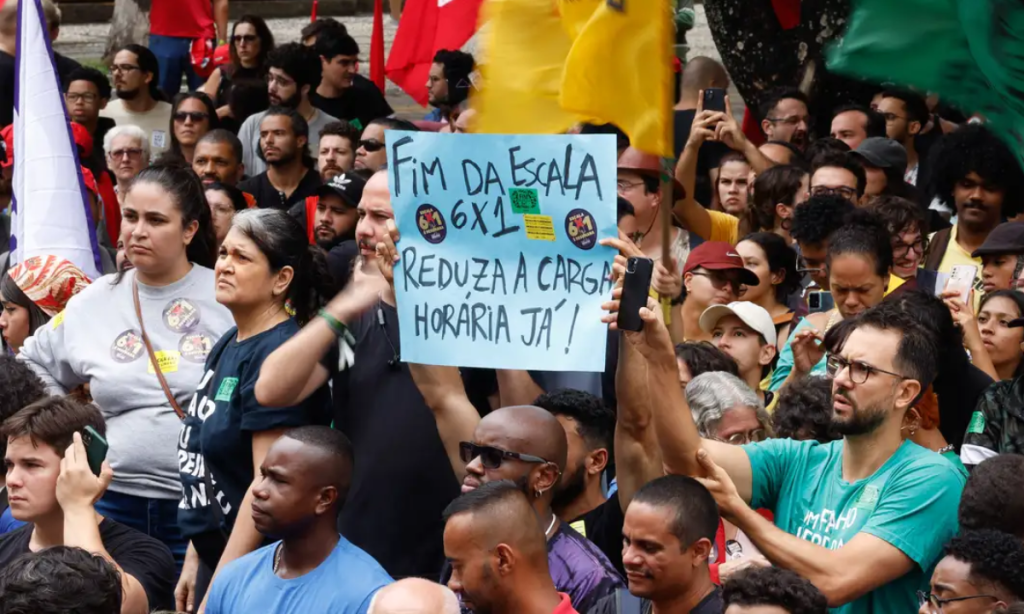 Comissão da Câmara aprova PEC que reduz jornada para 40 horas e prevê fim da escala 6x1
