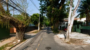 Imóveis de Pendotiba são alvos de suposta golpe milionário em em Niterói. Imagem mostra rua de Pendotiba
