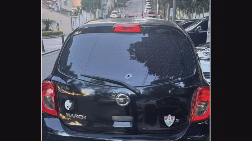 tiro no carro