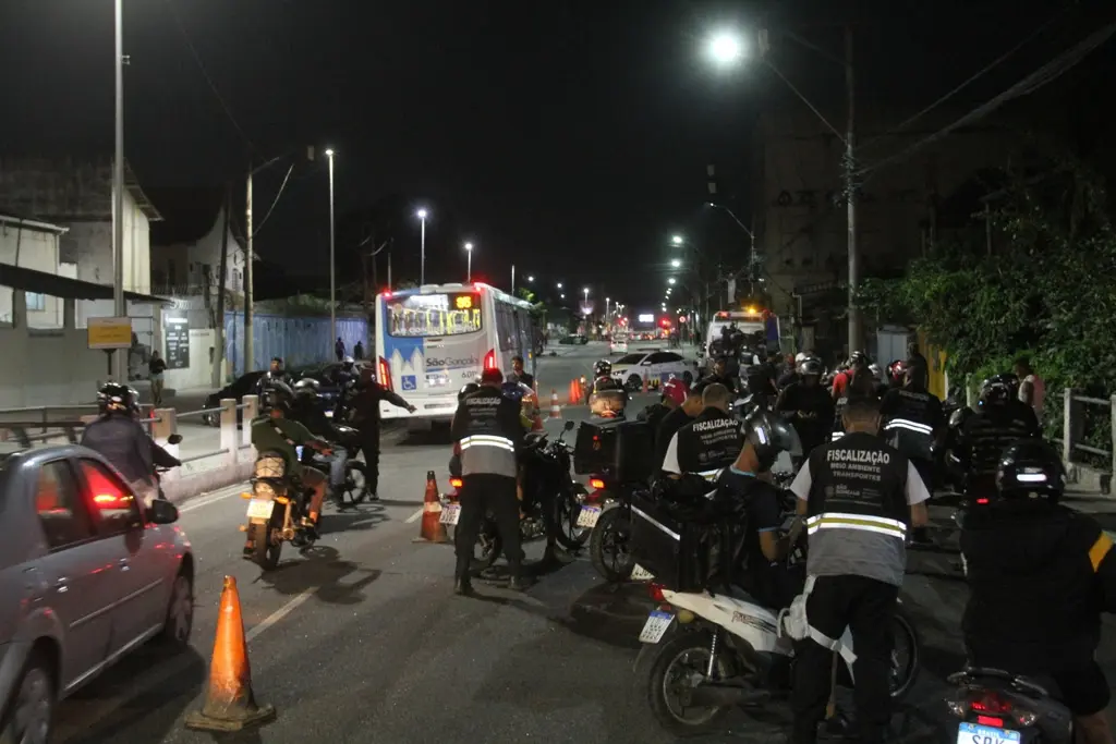 Blitzes são realizadas por operação da Prefeitura de São Gonçalo. 