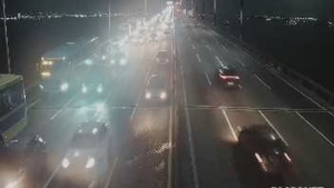 Ponte Rio-Niterói fica parada devido a ônibus parado na Alameda, em Niterói