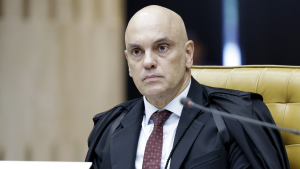 Alexandre de Moraes nega adiar julgamento de Eduardo Bolsonaro