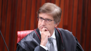 PGR diz não ver 'falta' em caso sobre arma de Bolsonaro