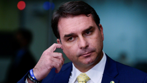 TSE suspende pesquisa eleitoral que indicava queda de Flávio Bolsonaro contra Lula
