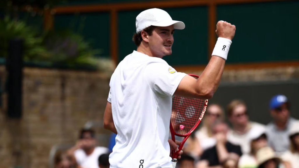 João Fonseca atropela espanhol e avança sem sustos em Wimbledon
