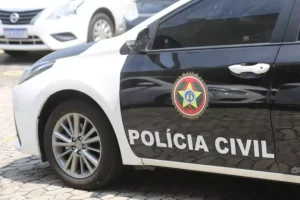 Polícia Civil fiscaliza ferros-velhos no Rio e Baixada contra comércio ilegal de peças de veículos roubados e furtados.