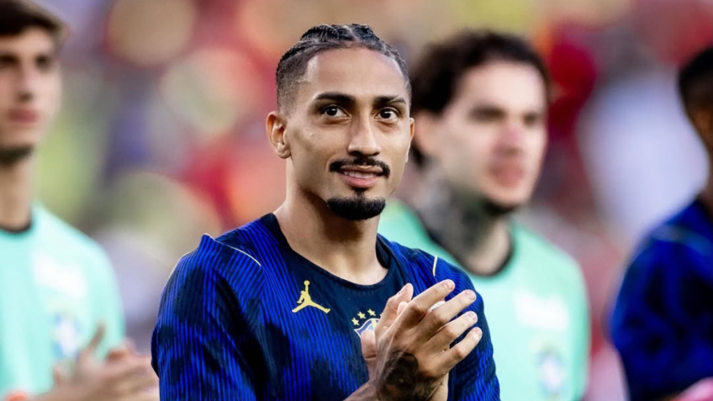 Raphinha sente lesão na coxa e será reavaliado pela Seleção