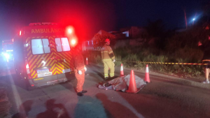 Motociclista de 67 anos morre após colisão envolvendo dois ônibus em Araruama