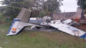 Queda de bimotor deixa dois mortos e um ferido no interior de São Paulo