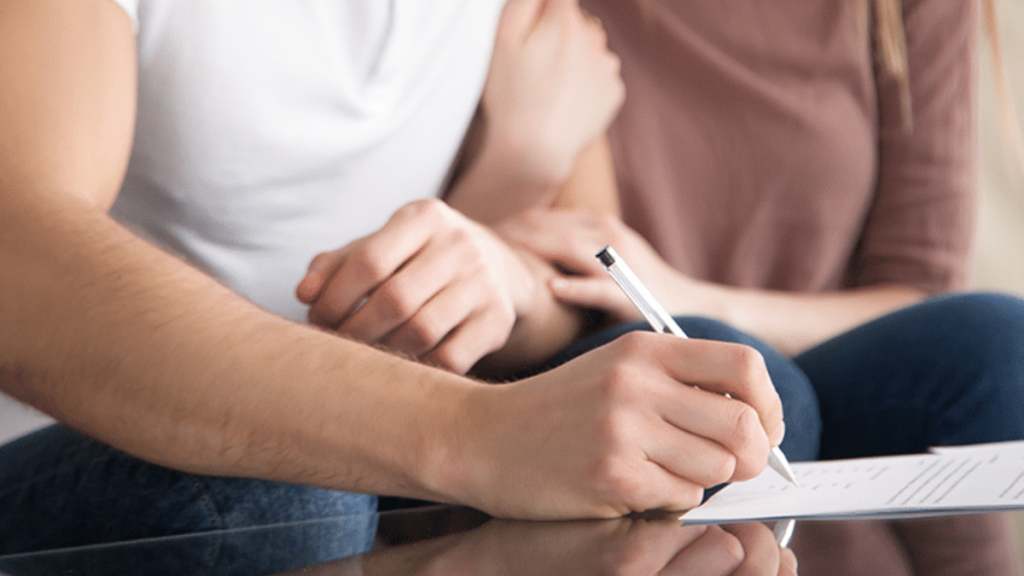 Contrato de namoro cresce e muda a forma como casais encaram o relacionamento