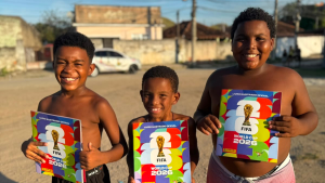 Projeto social mobiliza doações para garantir álbuns da Copa a crianças de São Gonçalo