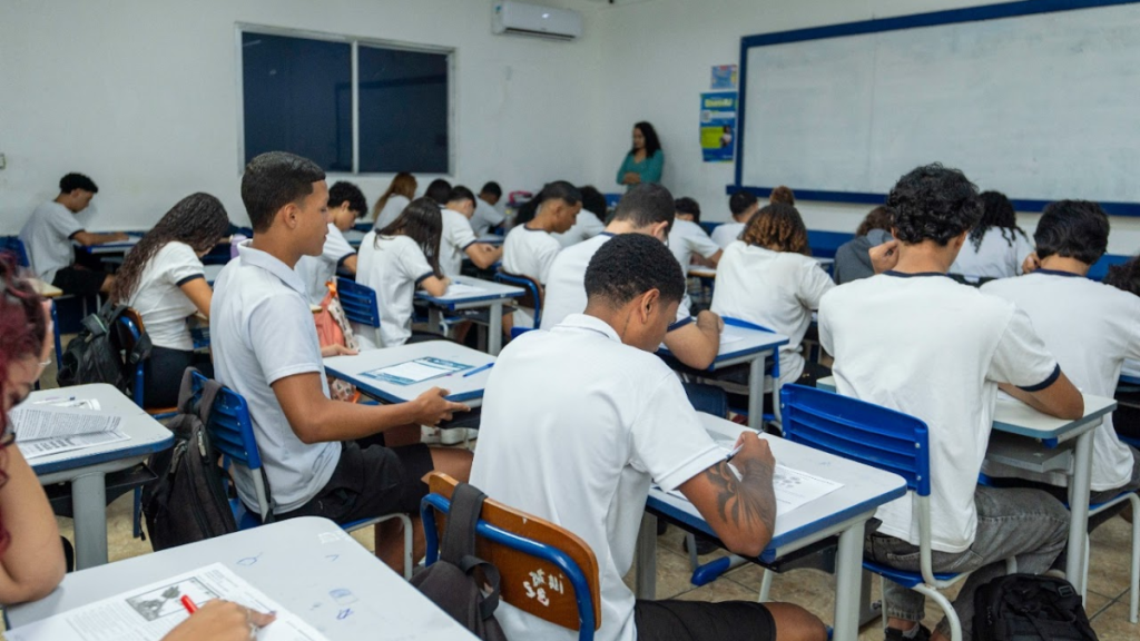Rio autoriza oferta de mandarim em escolas da rede pública estadual