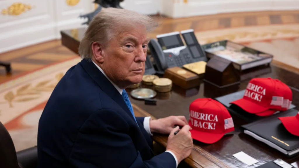 Trump é condenado a pagar U$ 5 mihões para escritora por abuso sexual e difamação
