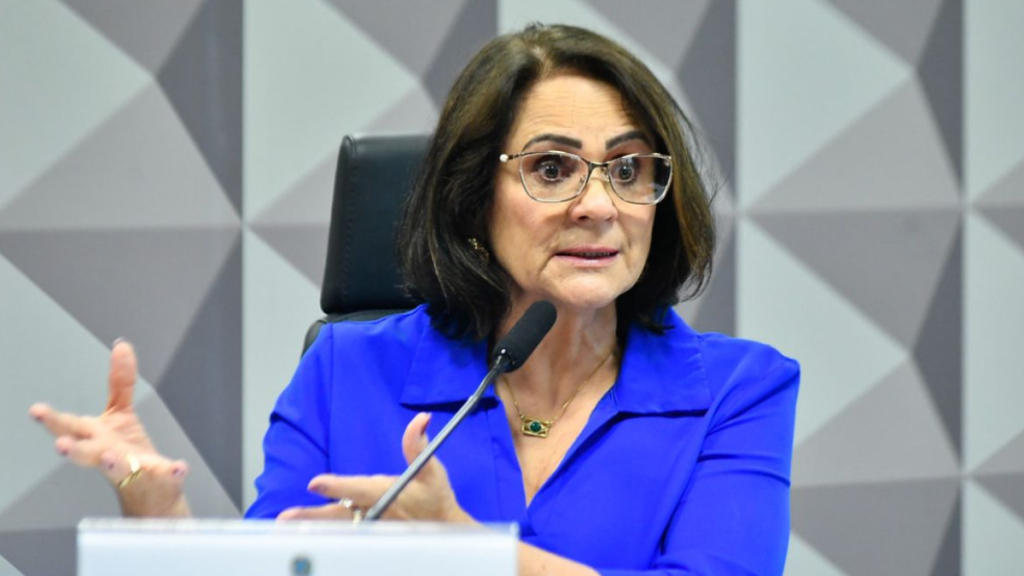 Damares Alves decide deixar plano de governo de Flávio Bolsonaro