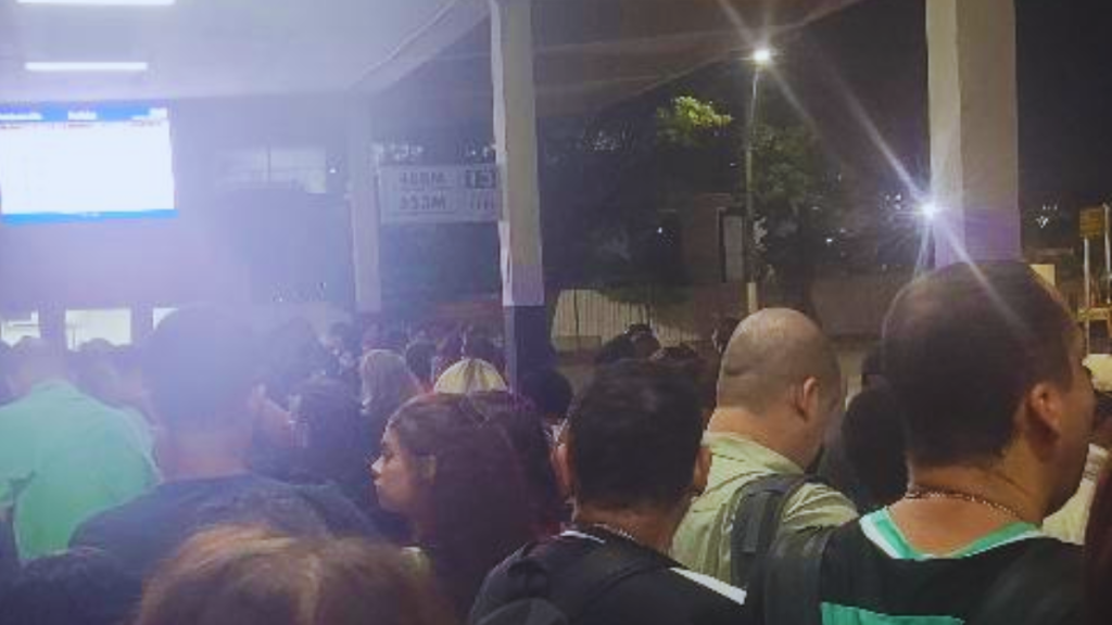 Terminal de Niterói vive nova noite de caos