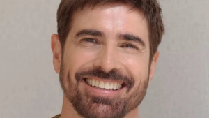 Reynaldo Gianecchini aparece mais jovial para interpretar personagem