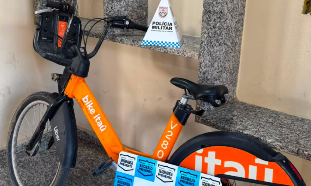 Furto de bicicleta no Recreio terminou com um homem preso em flagrante após agentes recuperarem veículo compartilhado na Praia da Macumba.