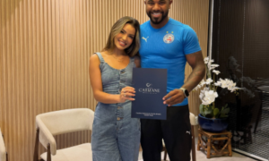 Campeão do BBB24 compartilhou registros da cerimônia no cartório e afirmou que o casal prepara uma celebração com familiares e amigos.
