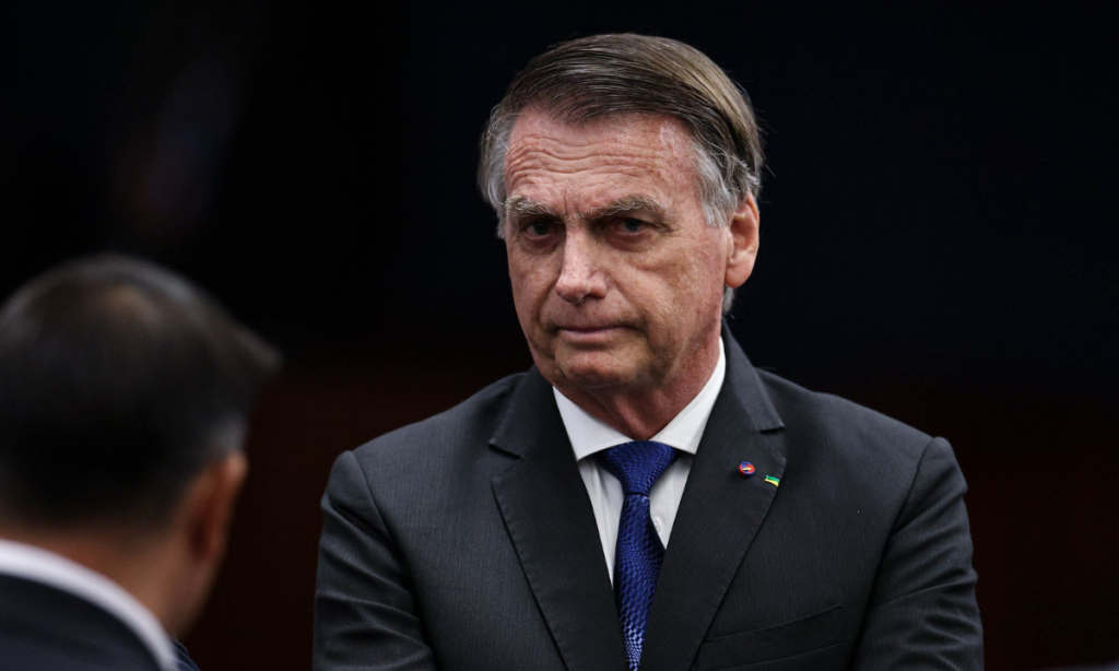 Bolsonaro diz que não sabia que carta seria lido por Flávio