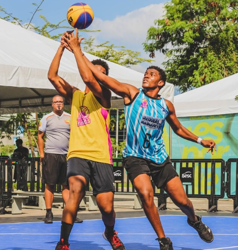 Campeonato de Basquete no fim de semana, na Concha Acústica de Niterói.