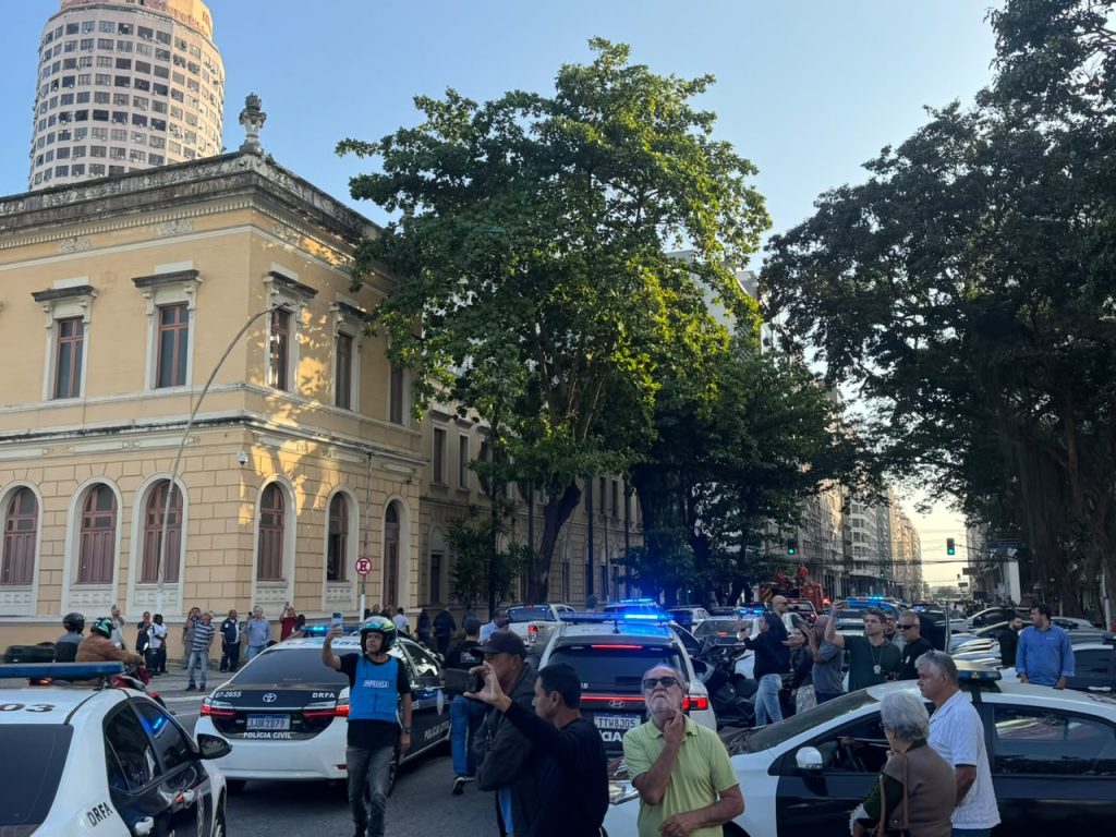 Policial Civil morto no Rio é velado em Niterói