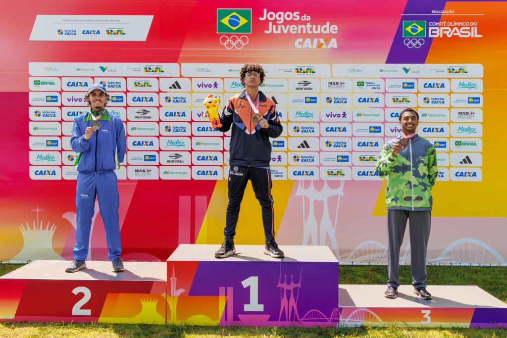 Pedro Nunes no primeiro lugar do pódio.