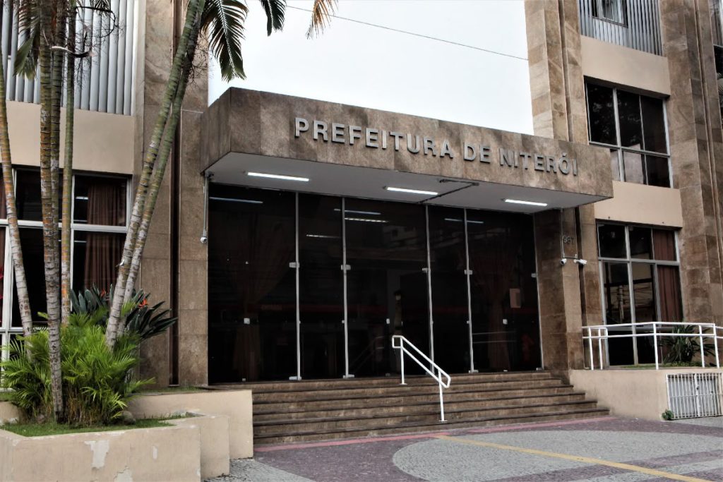 Gratificações dos servidores de Niterói passam por mudanças com nova lei. Veja o que muda, quem será beneficiado e quando as regras entram em vigor.