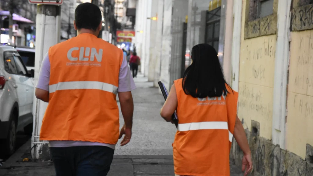 Niterói aperta a fiscalização contra quem coloca lixo na rua fora do horário de coleta; multa passa de R$ 2 mil 25 clin fiscalizacao niteroi enfoco