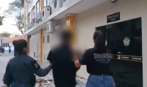 Prisão por feminicídio em São Gonçalo foi cumprida após investigação apontar indícios de agressões e traumatismo craniano na vítima.