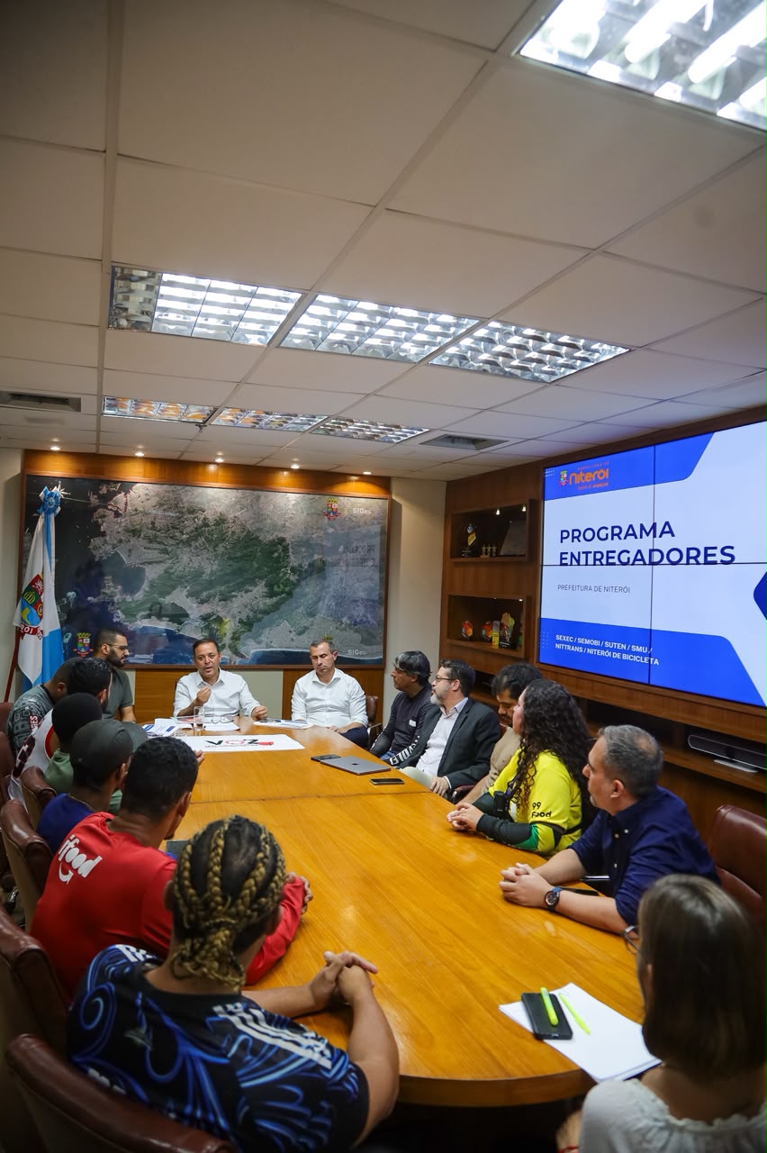 Reunião que lançou o programa para entregadores de Niterói.
