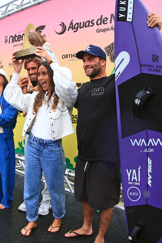 Lucas Chumbo e Pedro Scooby vencem o Itacoatiara Big Wave em dia de ondas de 5 metros 25 1002307998 1