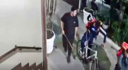 Davi Santos Machado e Jorge Luiz Machado Dias seguem presos temporariamente; vítima foi confundida com um suposto ladrão de bicicleta.
