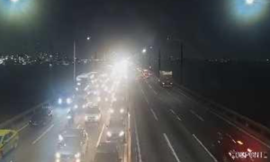 Acidente entre ônibus e caminhão na Ponte Rio-Niterói