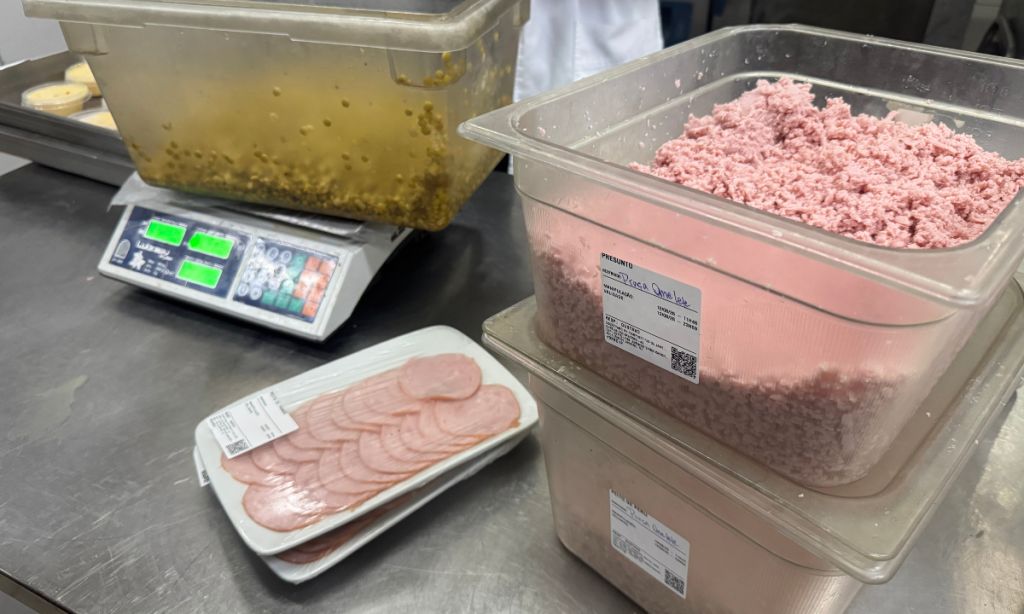Fiscalização apreende 16 kg de alimentos impróprios em hotéis do Rio