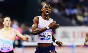 Alison dos Santos bate recorde mundial nos 400m com barreiras