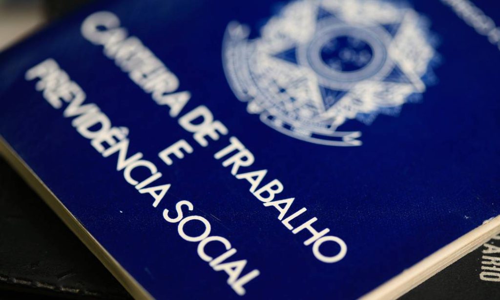 Oportunidades estão distribuídas por diferentes regiões da cidade e incluem 211 postos exclusivos para pessoas com deficiência.