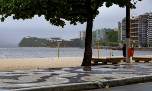 Chuva muda o tempo em Niterói, São Gonçalo e Rio neste sábado