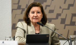 EUA revogam visto de embaixadora brasileira em meio a crise com Brasília