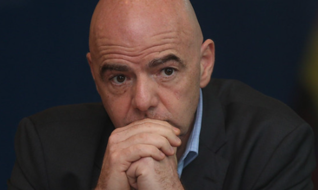 Presidente da Fifa tem cargo ameaçado e pode renunciar