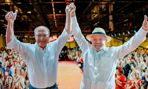 Lula confirma candidatura e busca reeleição no Brasil