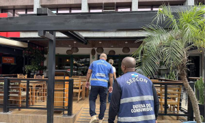 Fiscalização na Barra apreende mais de 14 quilos de comida imprópria para o consumo