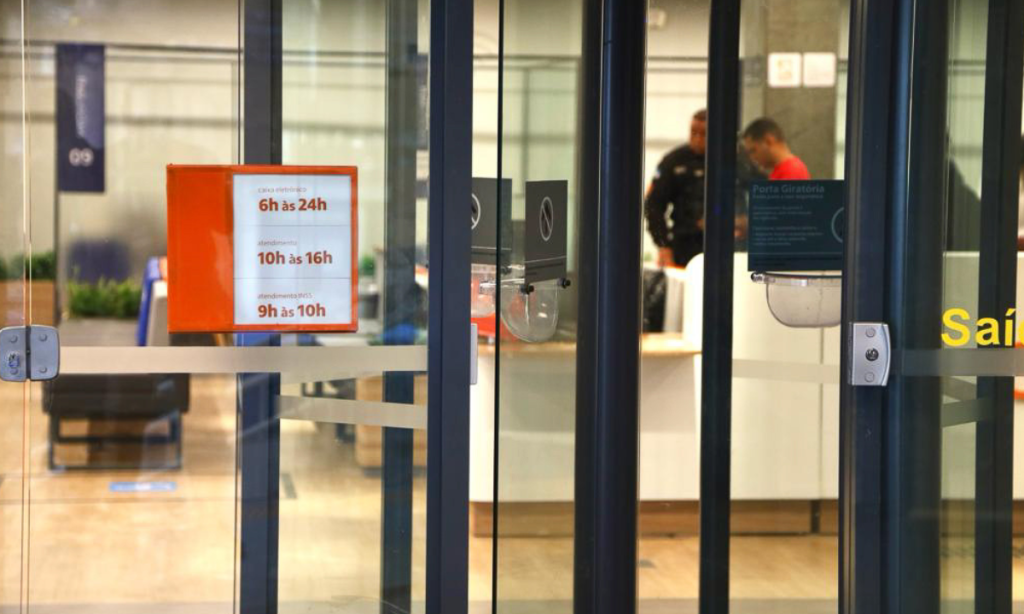 Bancários anunciam paralisação de 24 horas nesta quinta-feira