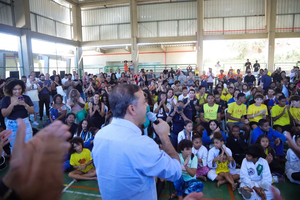 Parque esportivo da Zona Norte de Niterói será reformado e ampliado 25 Niterói assina reforma para parque esportivo no Caramujo.