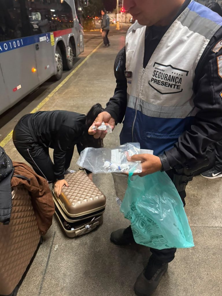 Mulher é detida com carga de medicamento para emagrecer na rodoviária de Niterói 25 WhatsApp Image 2026 08 26 at 17.54.43