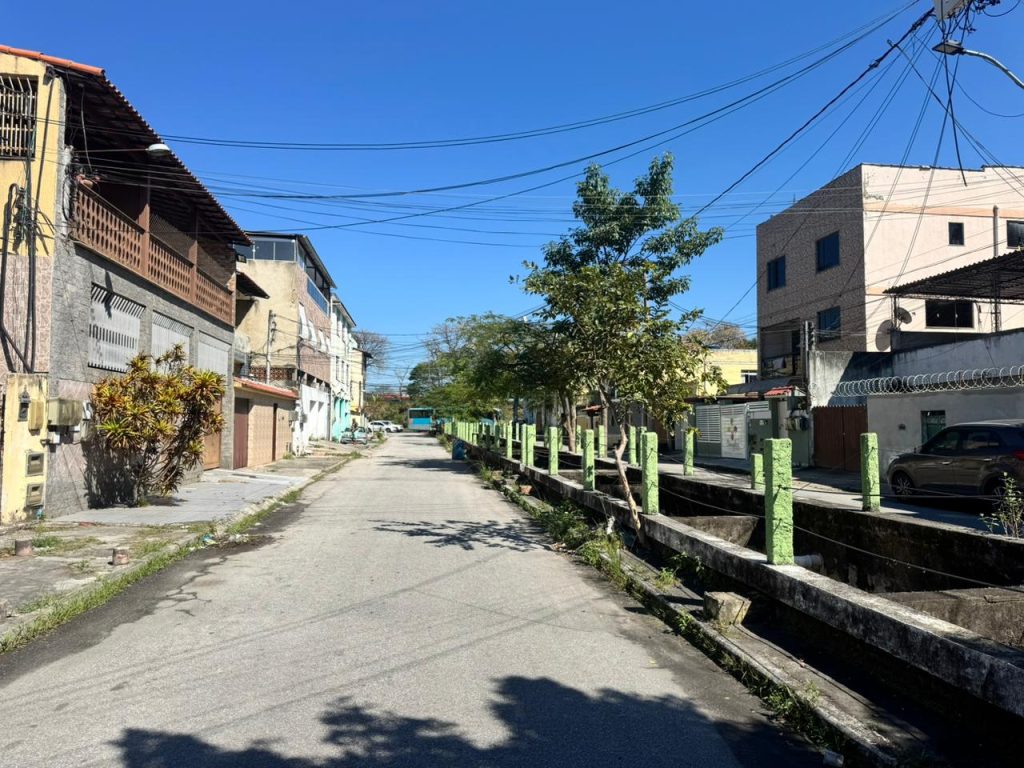 Moradores colocam placa com alerta para 'rua do assalto' em bairro de São Gonçalo 26 WhatsApp Image 2026 08 28 at 12.48.54